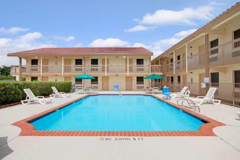 Red Roof Inn Houston North - Fm1960 & I-45 Westfield Exterior photo
